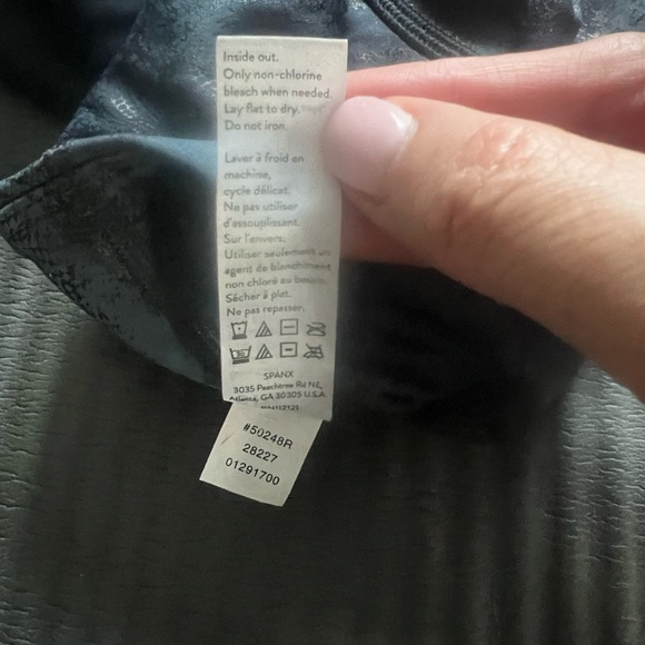 SPANX Booty Boost 7/8 Blue/Black Snakeskin Leggings - Picture 6 of 9